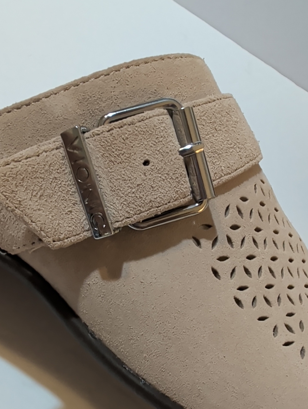 Vionic Moca Mules Women's Beige Suede Perforated Mule Adjustable Buckle Size 8 - Picture 8 of 10